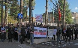 manifestazione contro la centrale powercrop davanti alla regione all'Aquila (1)