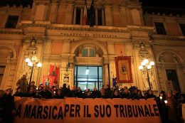 Fiaccolata contro la chiusura del tribunale di Avezzano (5)