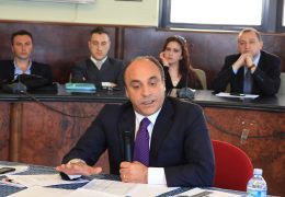 Filippo Piccone in conferenza stampa a Celano dopo le dimissioni