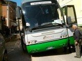 bus delle ferrovie finisce in una buca e resta in panne a Tagliacozzo (1) bus delle ferrovie finisce in una buca e resta in panne a Tagliacozzo (1)