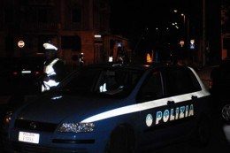 Polizia, controllo della volante durante la notte