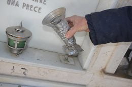 Profanatori di tombe in azione