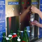 distributore fontanella di acqua frizzante