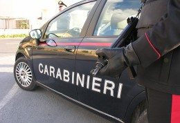 posto di blocco dei carabinieri con la gazzella