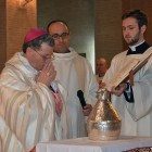 Messa crismale in cattedrale con il vescovo dei marsi ad Avezzano (1)