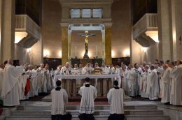 Messa crismale in cattedrale con il vescovo dei marsi ad Avezzano (3)