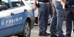 polizia sul luogo dell'intervento con la volante