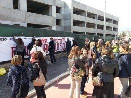 professori dello Scientifico Pollione in protesta contro i lavori bloccati alla scuola (1)