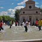 Gavettoni avezzano scuola fine anno scolastico fontana piazza (12)