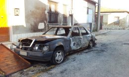 macchina incendiata a san benedetto