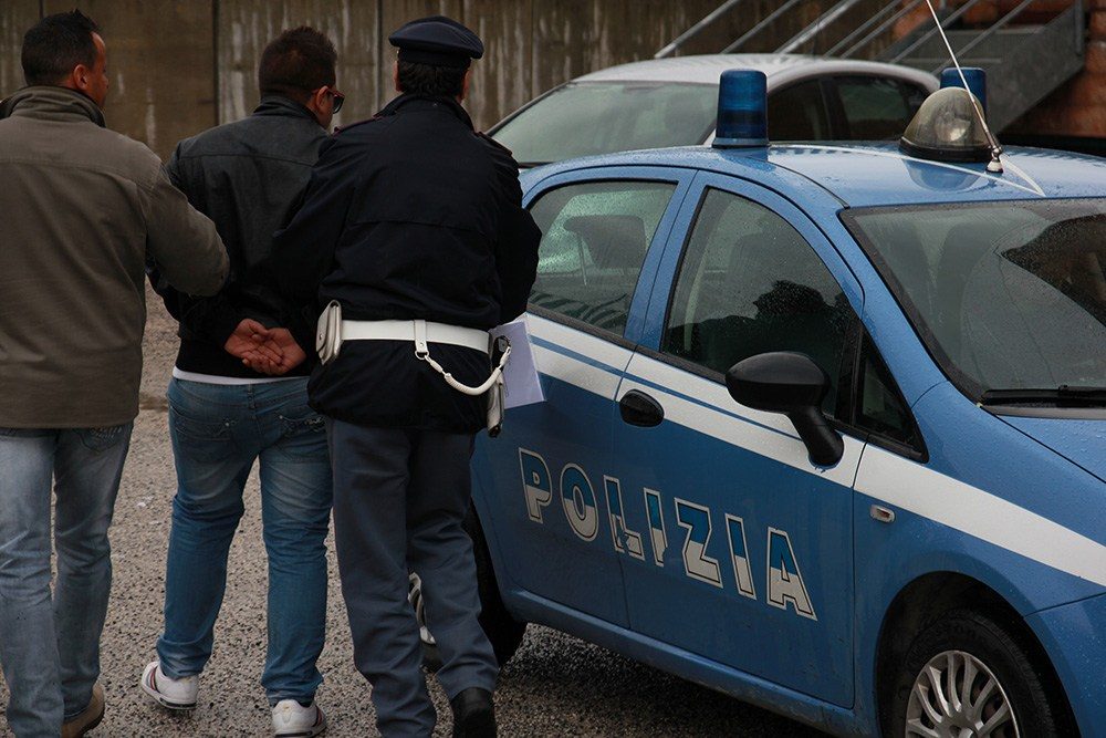 oprazione-polizia-eldorado-avezzano-volante-10.jpg (1000×667)