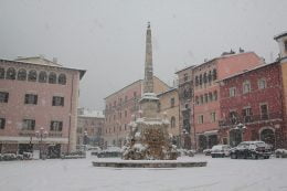 Maltempo, nevica a Tagliacozzo Piazza Obelisco  (1)