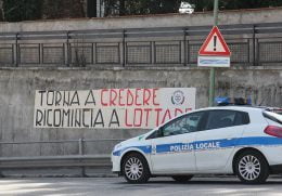 Striscione Casapound ad Avezzano, polizia municipiale