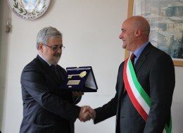 Lorenzo Berardinetti con Antonio Foccillo cittadino onorario (1)