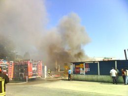 incendio deposito auto