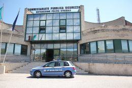 volante avezzano macchina polizia commissariato