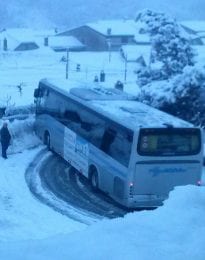 Bus bloccato dalla neve a Castellafiume