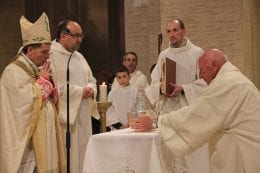 mesa crismale vescovo PIetro Santoro (1)
