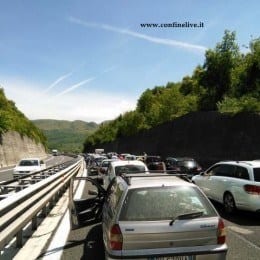 incendio autostrada traffico