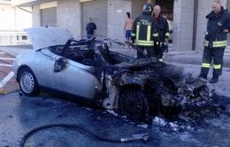 auto incendiata