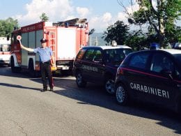 carabinieri vigili del fuoco e ambulanza del 118 in strada