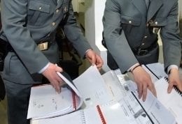 Guardia di finanza fiamme gialle controlli documenti