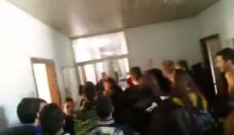 protesta studenti alla sede Arpa (3)