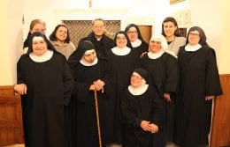 Messa di Natale vescovo Pietro Santoro con le monache di clausura del convento benedettino di Tagliacozzo a San Cosma e Damiano (1)