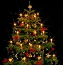 albero-di-Natale-con-candele