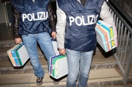 sequestro fascicoli polizia documenti