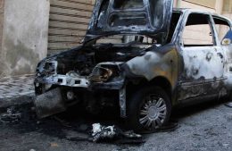 Fiat Seicento in fiamme fuoco auto macchina