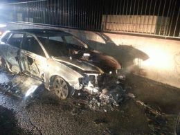 auto in fiamme