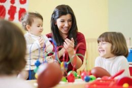 Asilo assistenza all'infanzia scuola nido maestra