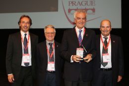 il-professor-vigevano-con-il-premio-internazionale-per-gli-studi-sullepilessia