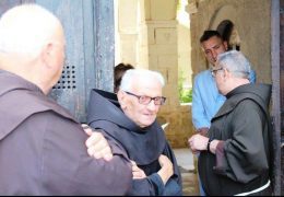 fra-diodato-a-celano-con-il-sindaco-settimio-santilli