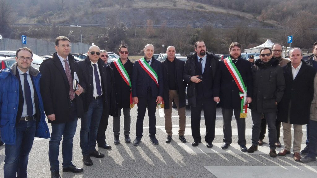 Come togliere punti neri su una faccia alladolescente