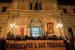 Fiaccolata contro la chiusura del tribunale di Avezzano (16)