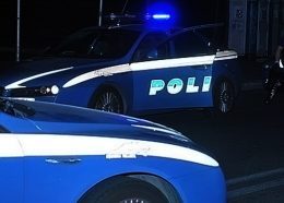 polizia, intervento della volante durante la notte