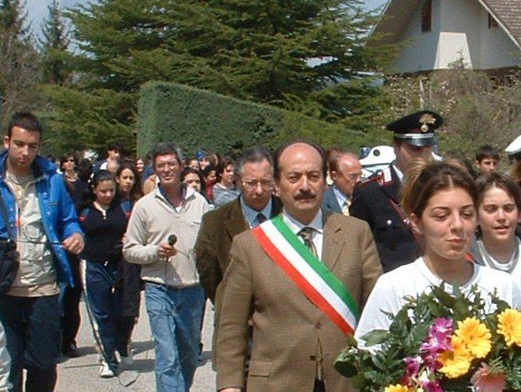 Di CIntio insieme al preside Amicucci e l’ex sindaco Pendenza durante una manifestazione scolastica (1)