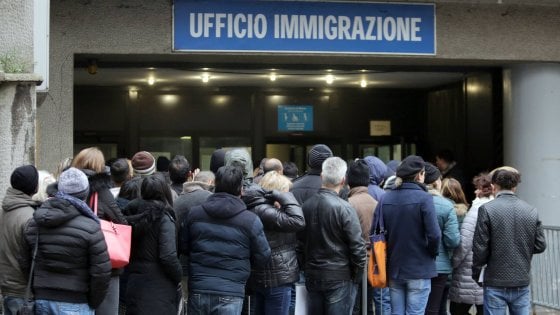 Traffico di stranieri e falsi permessi di soggiorno, sotto accusa ... Ufficio di stranieri