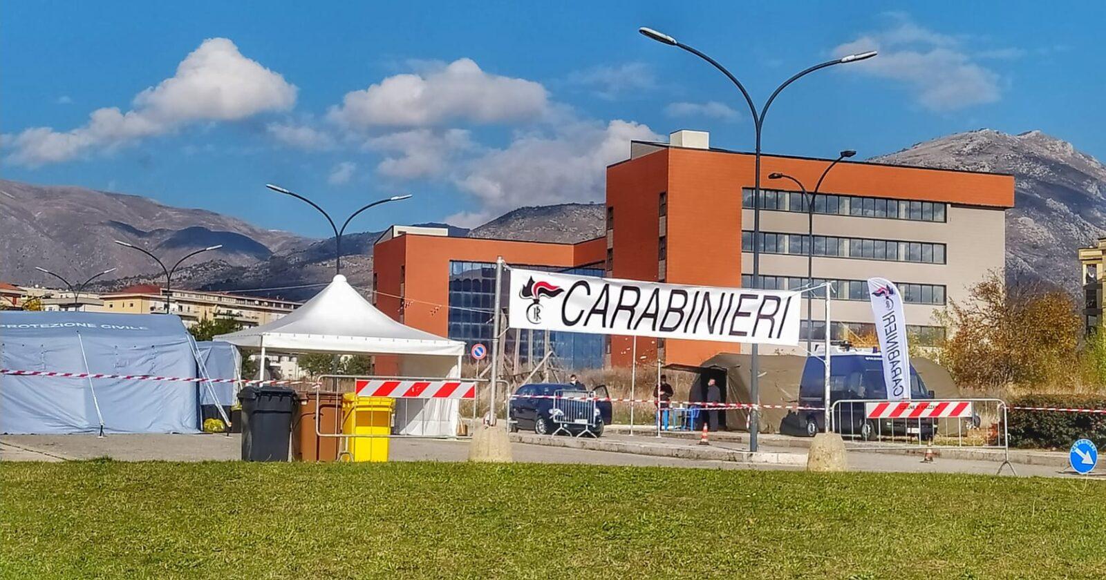 Postazione tamponi carabinieri avezzano