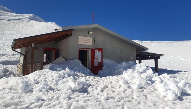 capanna sevice ripulita dalla neve5